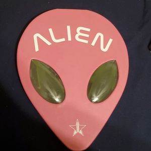 Slightly used alien pallet by Jeffrey star